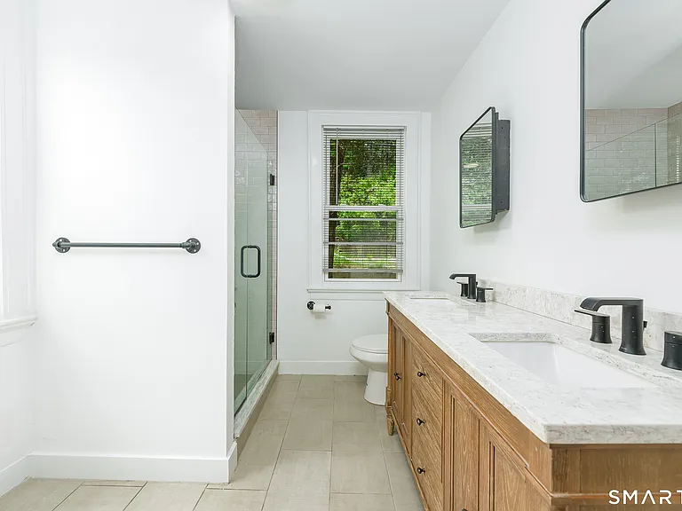560 Manchester Rd — Photo 17