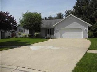 1005 Crystal Meadows Ct, Findlay, OH 45840