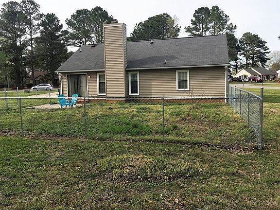 5th image of 406 Rose Dr