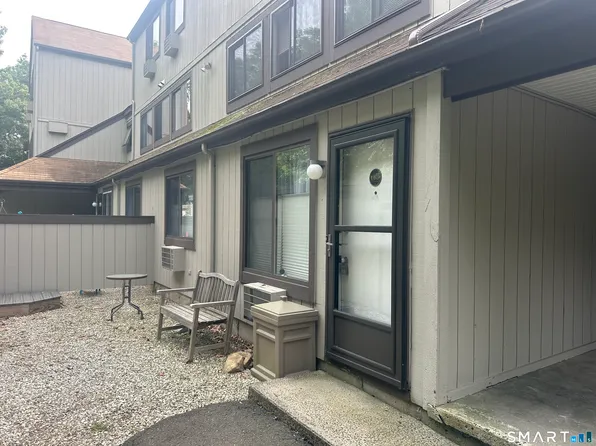10 Pineview Drive #D, Branford, CT 06405