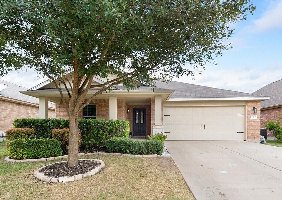 1st image of 2572 Saint James Pl