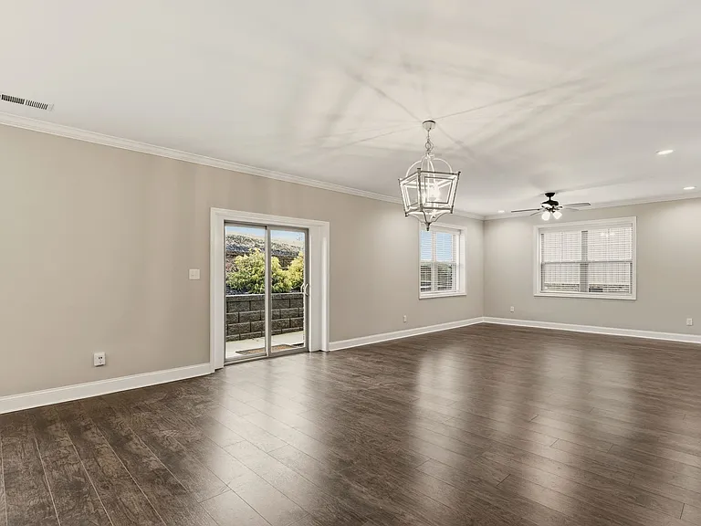 9924 Winding Hill Ln — Photo 4