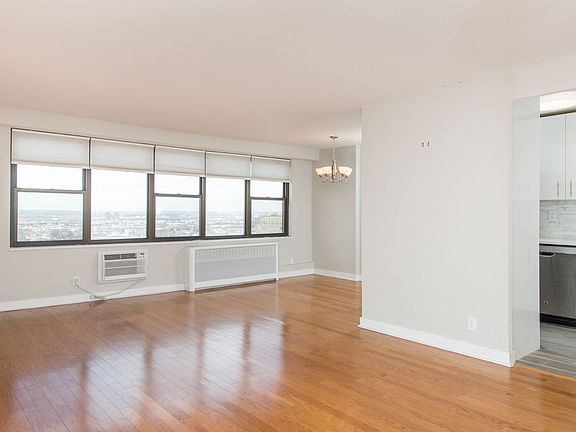 Huge open plan living/dining