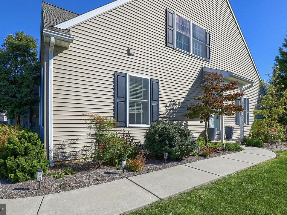 2nd image of 587 Farmview Ln