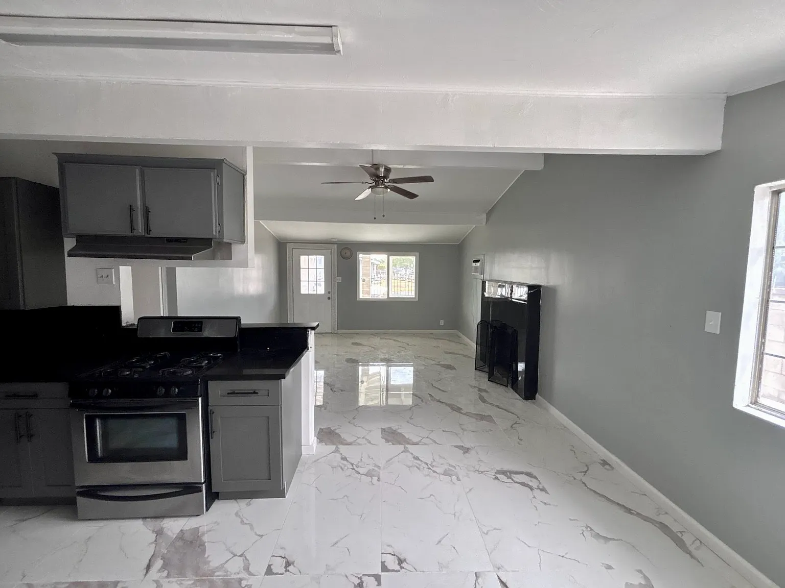 4 bed, 1722 sqft, $2,995 — Photo 4