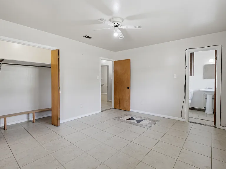 801 Stewart St — Photo 26
