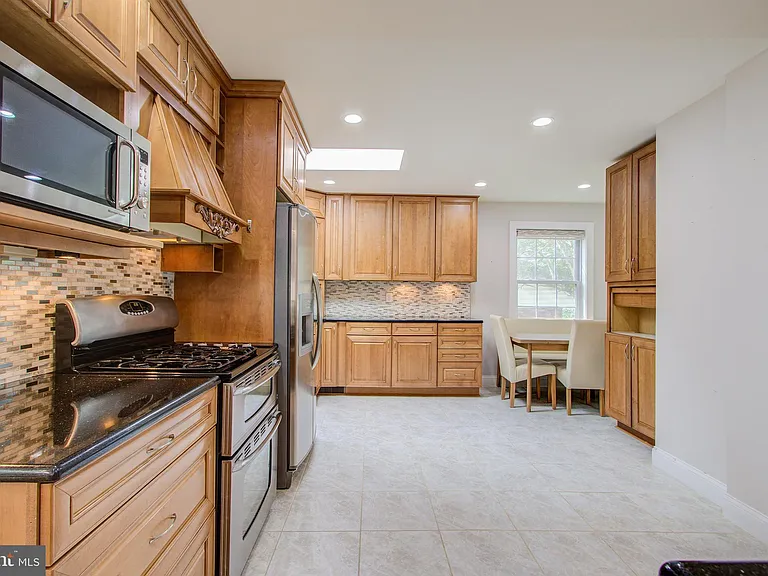 9203 Cedarcrest Dr — Photo 12