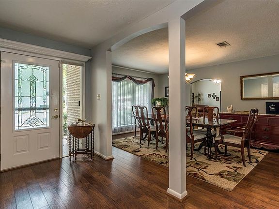 3rd image of 4111 Shady Springs Dr