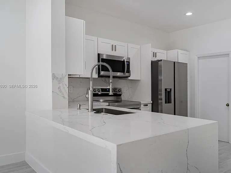 2098 Madeira Dr — Photo 11