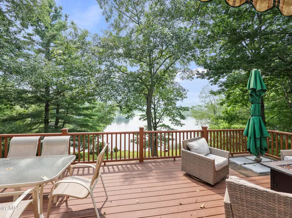 15 Grove Ave, Lanesboro, MA 01237