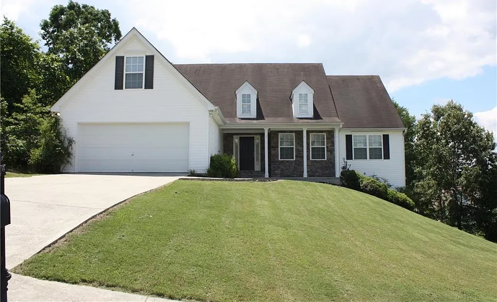 4 bed, 2.5 bath, 2483 sqft, $2,350 — Photo 1