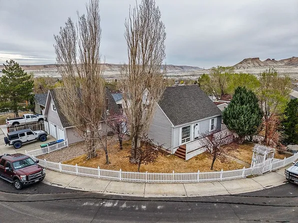 1915 S Carolina Dr, Green River, WY 82935