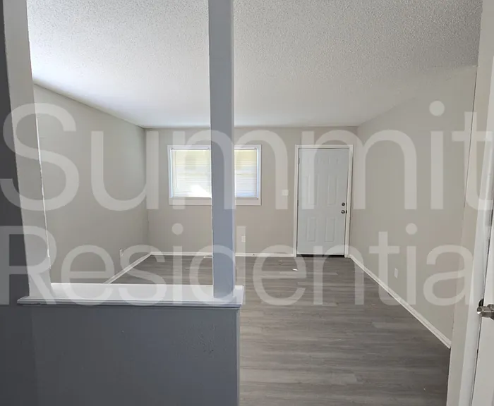 5707 E 40th St — Photo 5