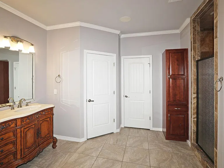 7501 Continental Pkwy — Photo 26