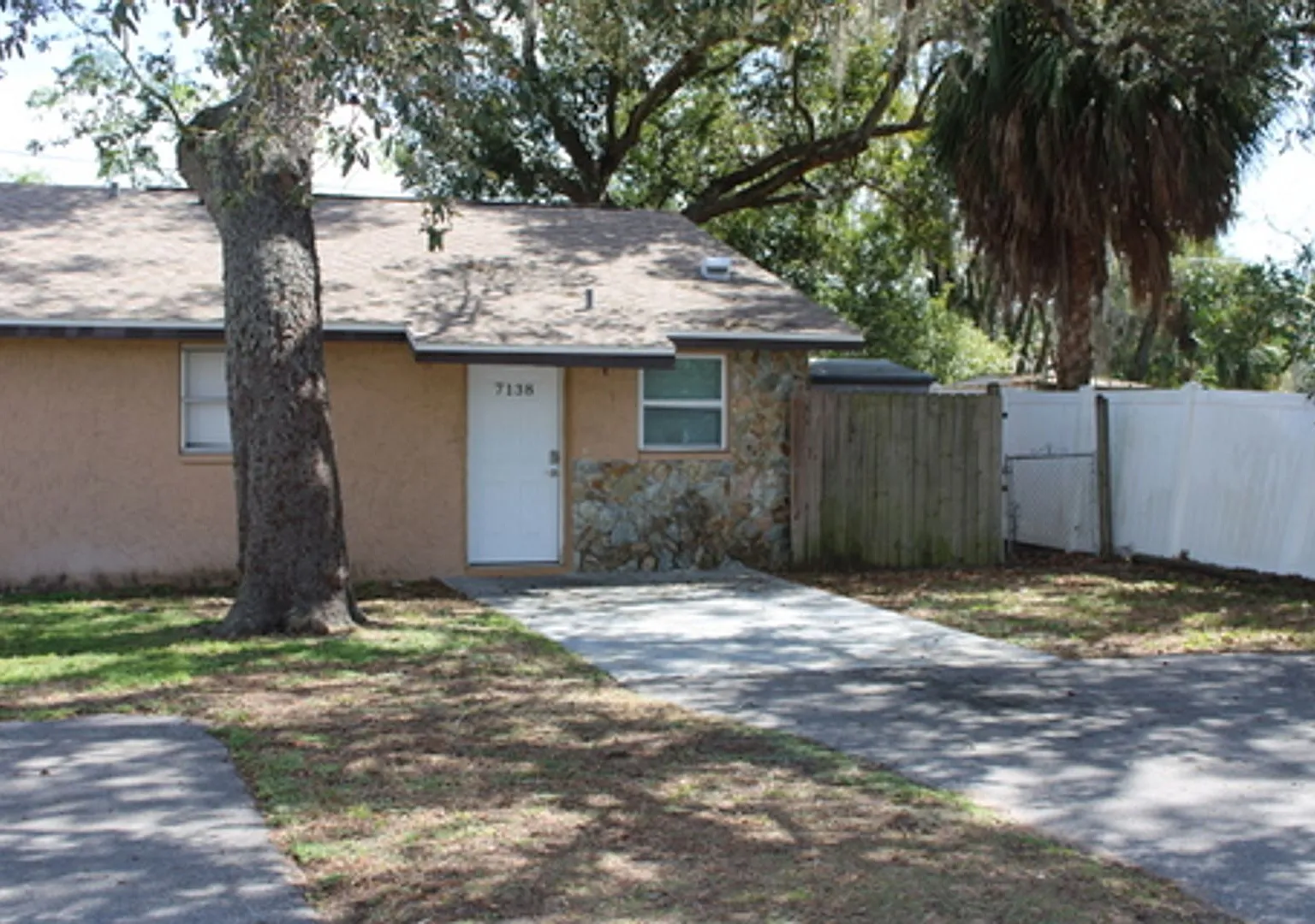 Beautiful Updated duplex — Photo 1