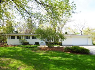 217 Roslyn Rd, Barrington, IL 60010