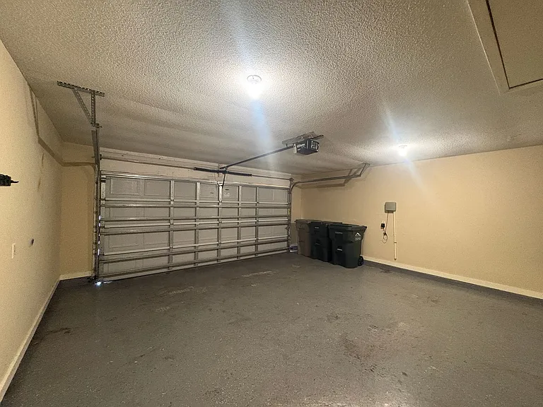 10621 Creek Ridge Dr — Photo 23