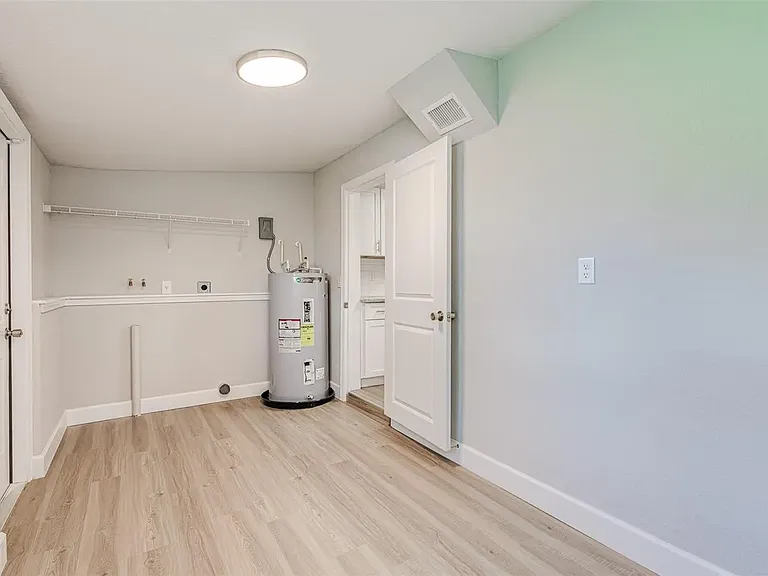 159 Avenue G SE — Photo 19