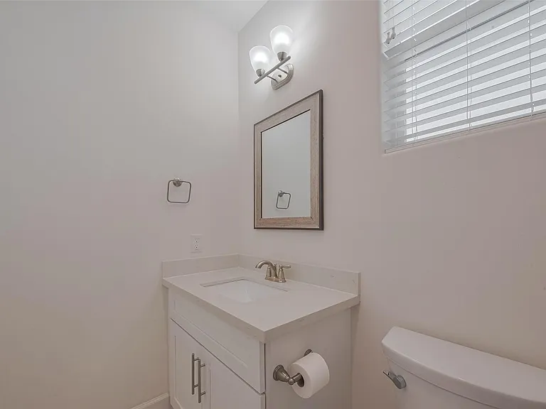 854 W 20th St — Photo 18
