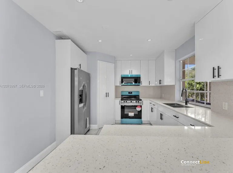 3 bed, 2.0 bath, 1148 sqft, $3,200 — Photo 4