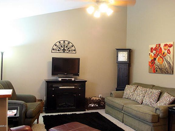 5th image of 15473 Lincoln St