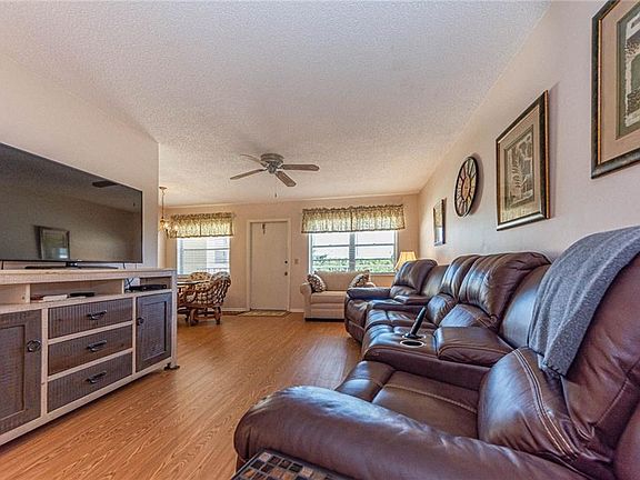 2nd image of 16 Vista Gardens Trl