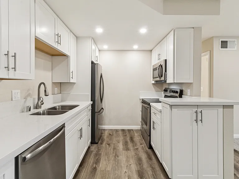 Renovated 1x1
-Kitchen