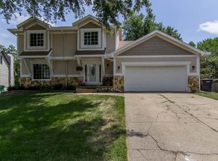 1627 NW 90th Ct, Clive, IA 50325