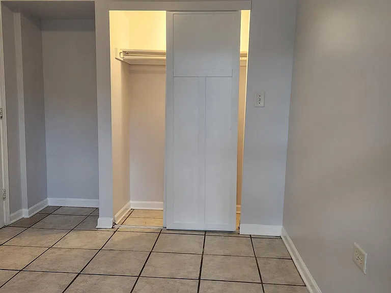 1542 N Talman Ave #1 — Photo 12