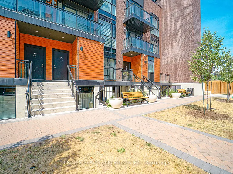 5289 Highway 7 #D902 — Photo 2