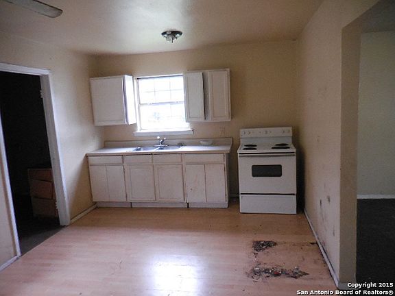 5th image of 4926 Stoneside Dr