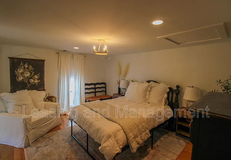 52 Chapel St #B — Photo 3