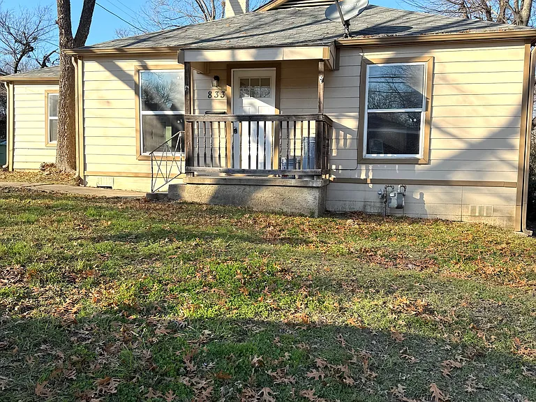 833 W Pecan St — Photo 11