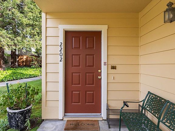 4th image of 2202 Woodlake Drive