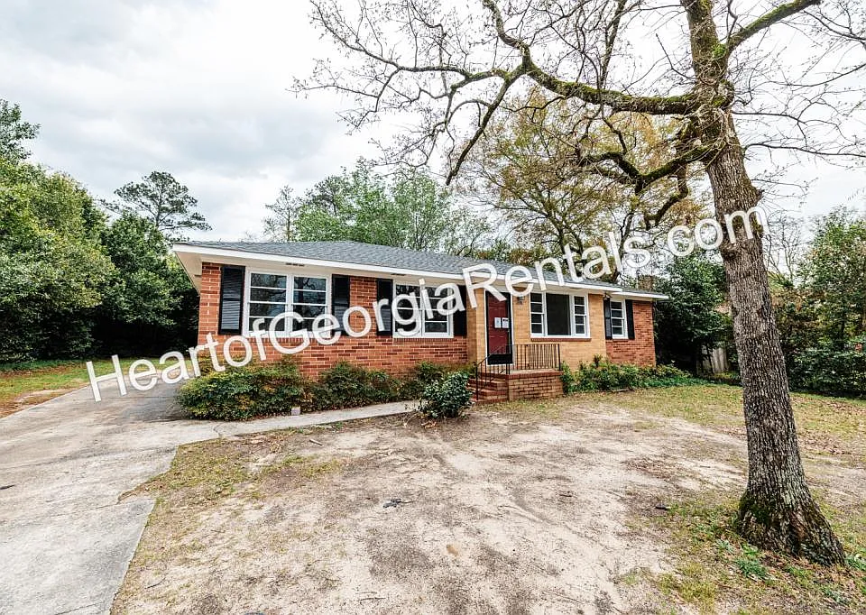 5018 Pinefield Dr