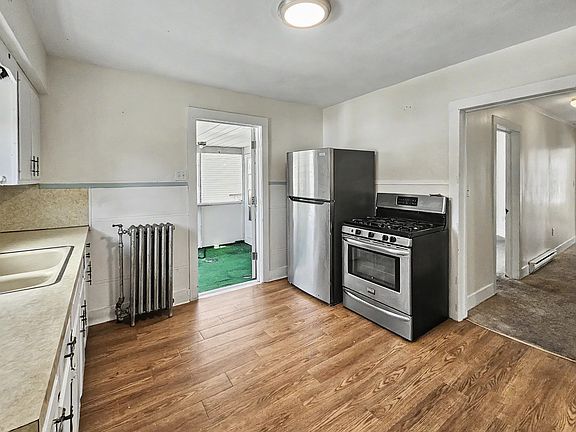 3rd image of 310 21st Ave Floor 2