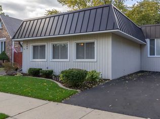 1446 E Algonquin Rd, Des Plaines, IL 60016