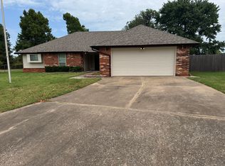 324 Christopher Todd Dr, Moore, OK 73160