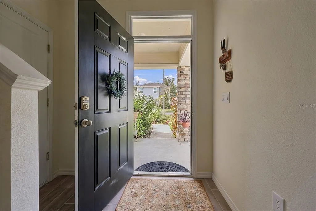 4 bed, 2.5 bath, 2190 sqft, $2,600 — Photo 3