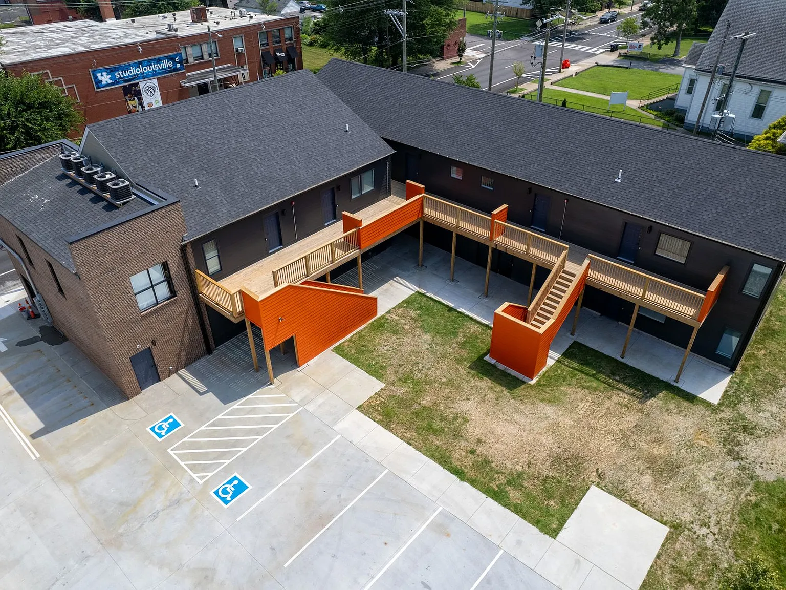 Portland Neighborhood - 2 Bed 1 Bath with Balcony and In-Unit Laundry — Photo 4