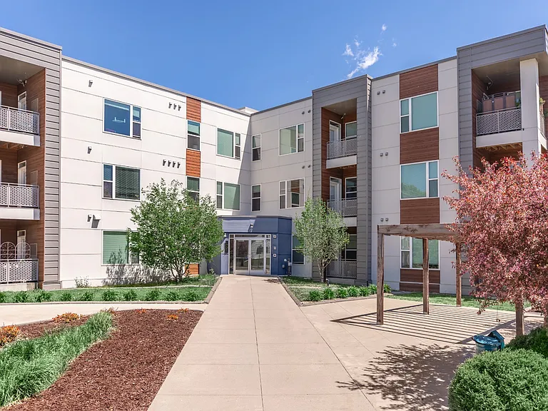 Uptown Apartments — Photo 6