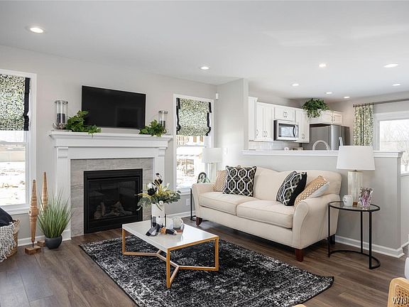 4th image of 110 Cloverleaf Ct #1