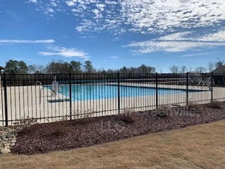 938 Pineland Dr — Photo 3