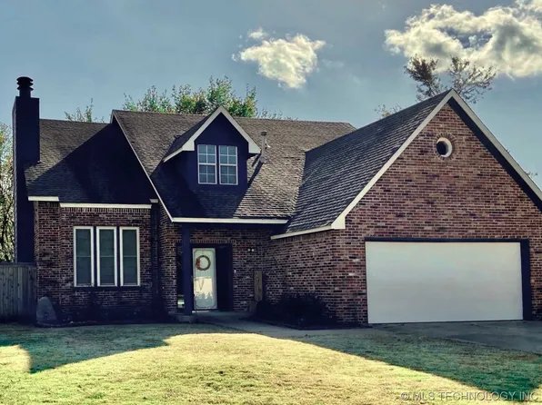 2718 W 68th St, Tulsa, OK 74132