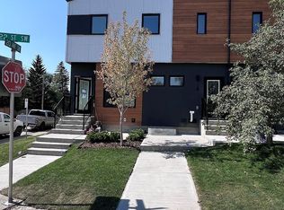 2015 22nd St SW #10B, Calgary, AB T2T5E8