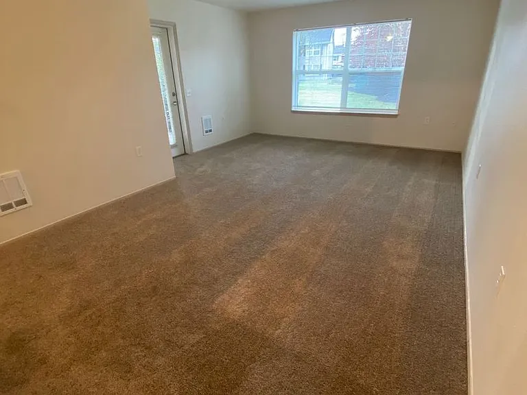 Sunrise Pointe Apartments — Photo 53