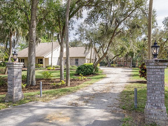 3rd image of 5490 Lovett Dr