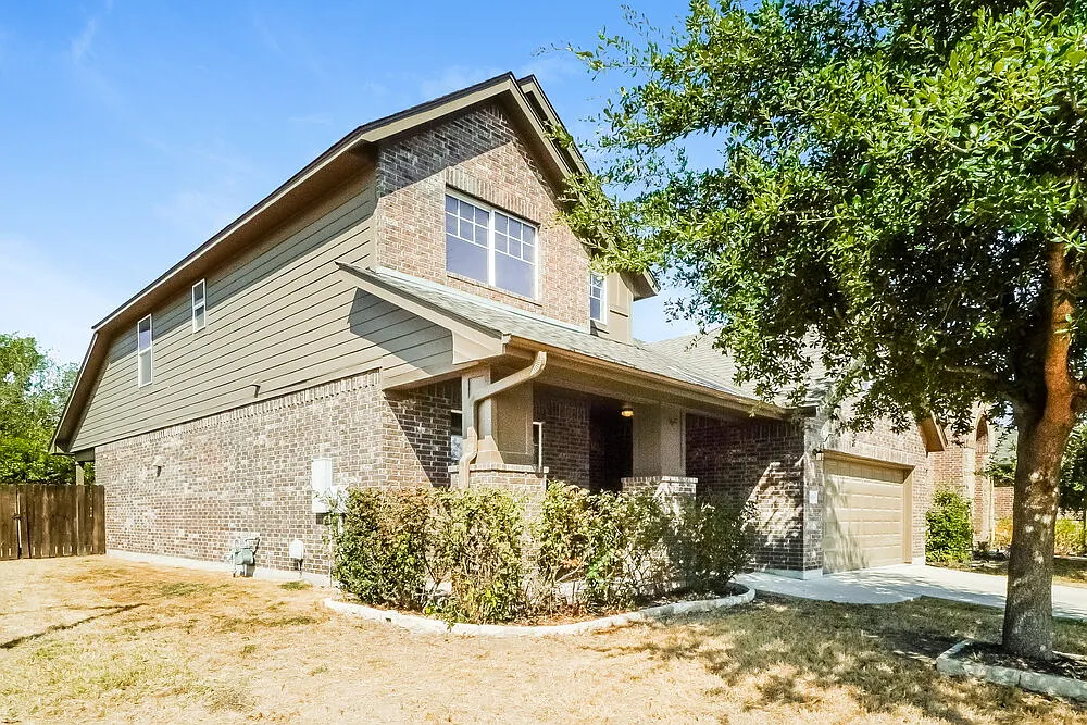 4 bed, 2.5 bath, 2721 sqft, $2,435 — Photo 4