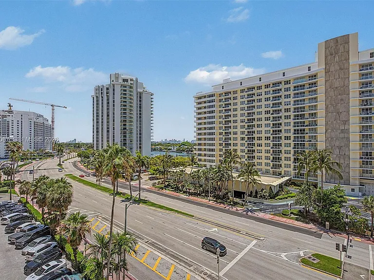 5555 Collins Ave #7B — Photo 20