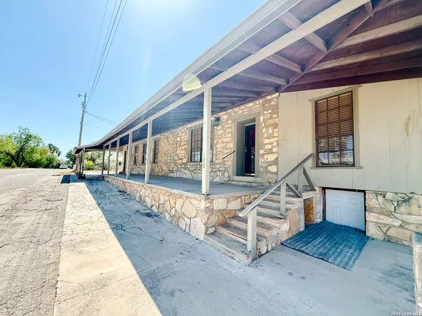 32 Baylor, Brackettville, TX 78832